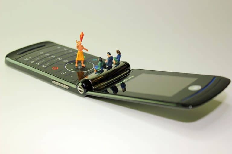 Pourquoi offrir à son enfant un téléphone à clapet au lieu d’un smartphone en 2018 ?