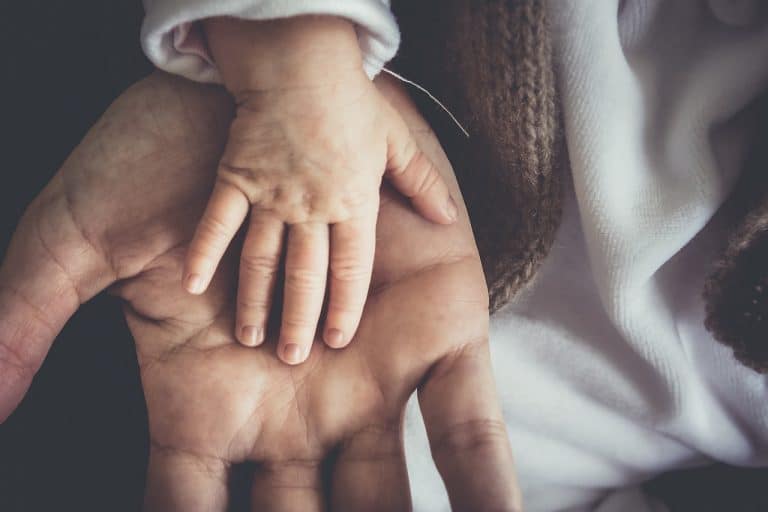 Pourquoi l’ADN peut avoir plus d’importance que la parentalité ?