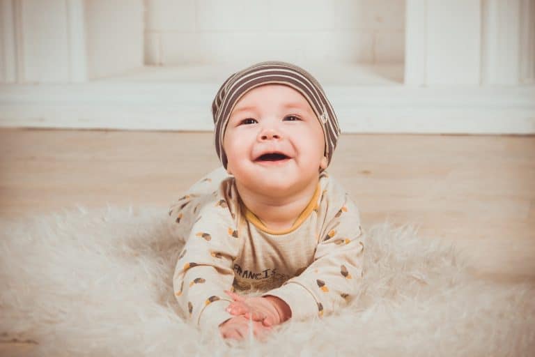 Ce bébé riait 17 heures par jour à cause d&rsquo;une tumeur au cerveau