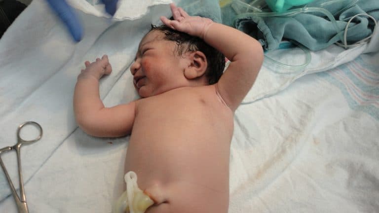 Chine : à 62 ans, elle accouche d&rsquo;un enfant après une FIV et une grossesse compliquée