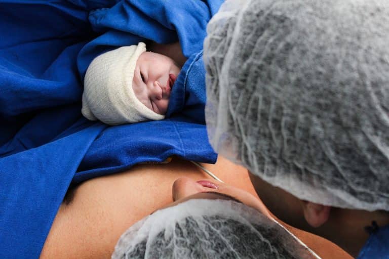 Elle accouche de son bébé sur un rond-point bloqué par les Gilets jaunes