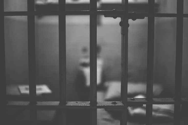 Une femme a accouché seule dans une cellule de prison