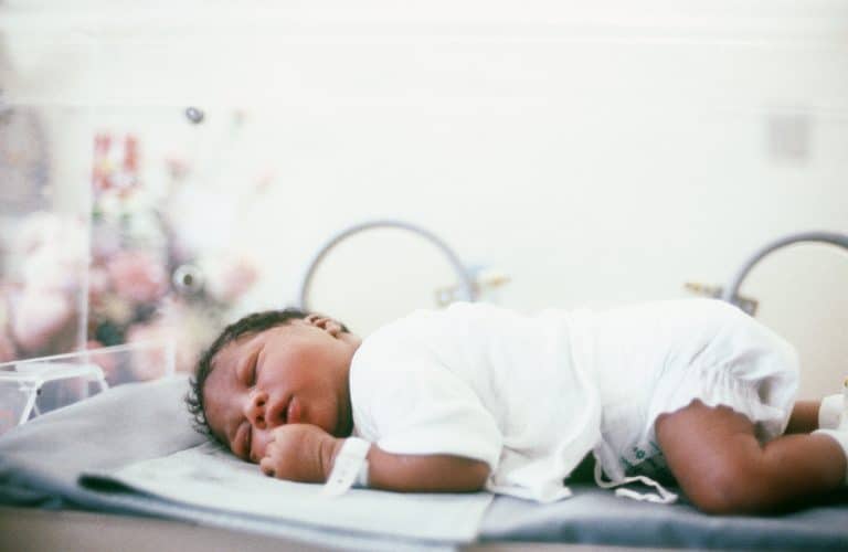 Fièvre chez bébé : les 8 causes les plus probables