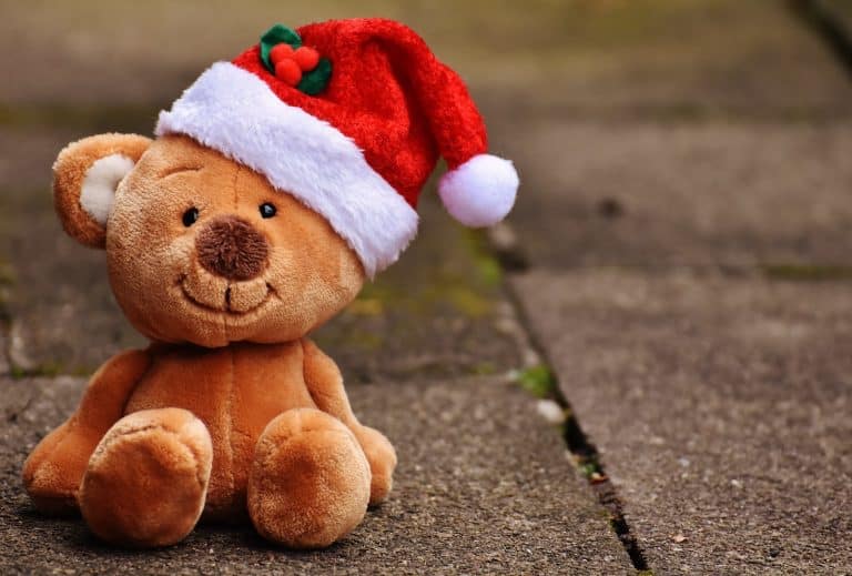 Rappel de jouets : une peluche et un parc pour enfant suspectés