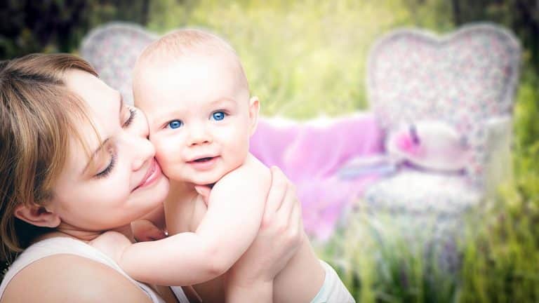 Une jeune maman dénonce la durée du congé maternité