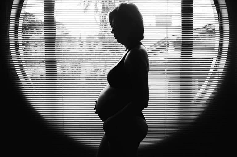 Très prolifique, cette mère porteuse veut une 13ème grossesse