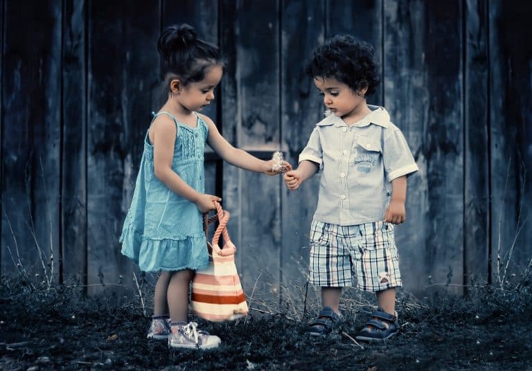 Elle découvre par hasard que ses enfants adoptés sont frère et sœur !
