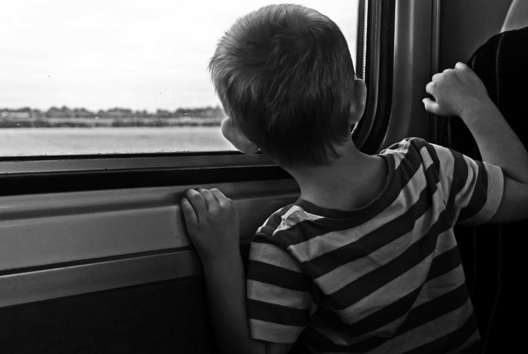 Voyage en train ? 4 astuces pour occuper votre enfant !