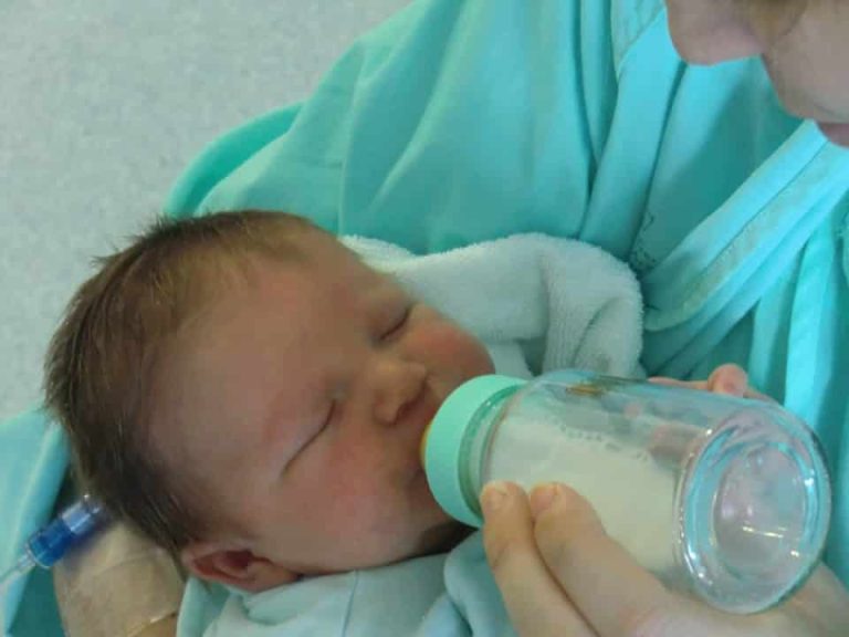 Les laits hypoallergéniques dangereux pour les bébés ?
