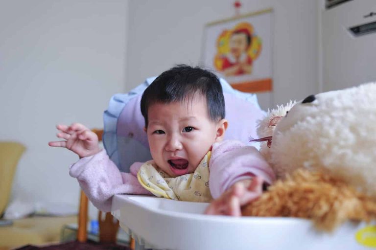 Que faire lorsque bébé pleure incessamment dans la nuit ?