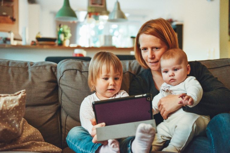 Quels sont les prénoms pour filles et garçons les plus recherchés sur Google ?