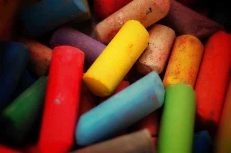 Maladie de Pica : que faire quand votre enfant mange du bois, de la craie ou des cailloux ?