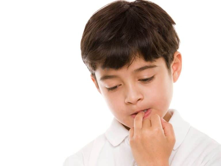 Comment aider votre enfant à arrêter de se ronger les ongles ?
