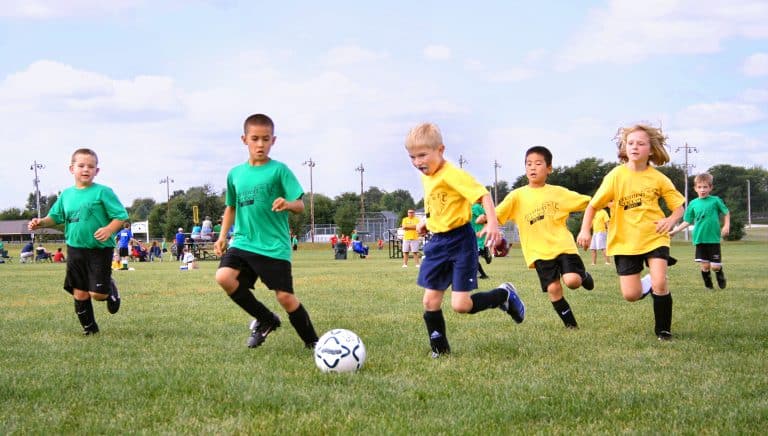 3 jeux classiques pour enfants et qui respectent les distances sociales