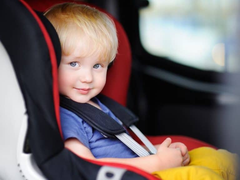 Ne mettez pas de manteau à votre enfant lorsqu&rsquo;il est dans le siège auto !