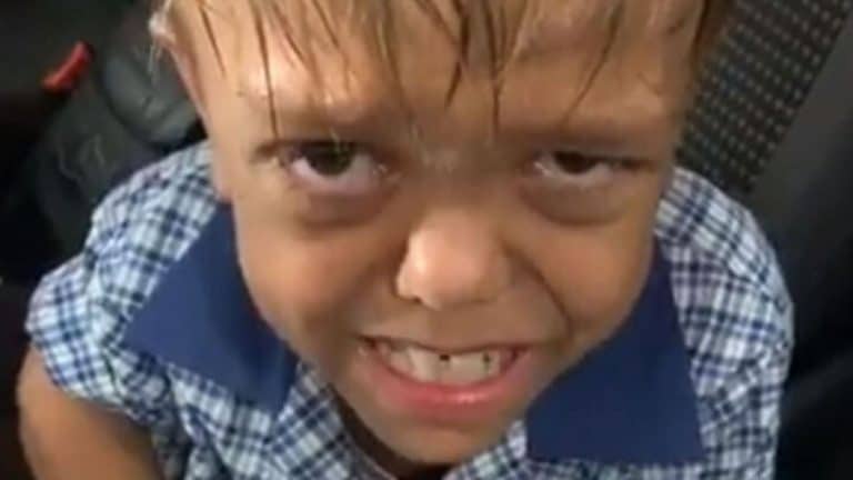 Ce petit garçon de 9 ans atteint de nanisme veut se suicider