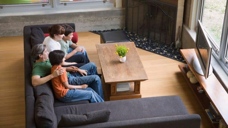 Ne regardez pas le journal télévisé avec vos enfants