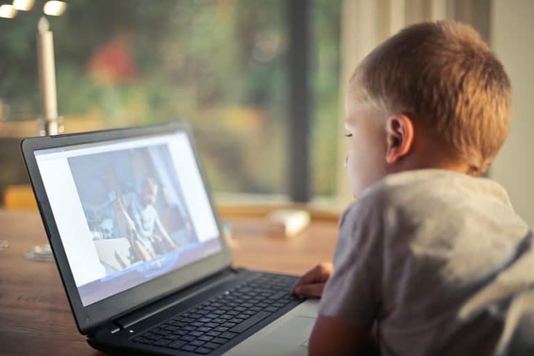 3 conseils pour protéger votre enfant lorsqu&rsquo;il surfe sur internet !