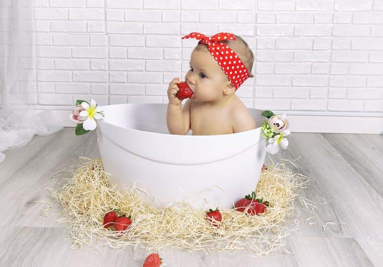 Quand faut-il laisser son enfant se laver tout seul ?