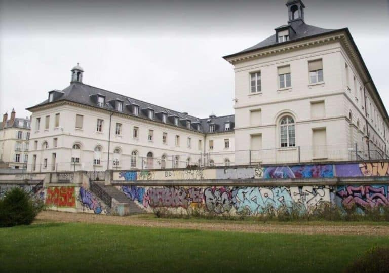 L&rsquo;AP-HP offre un répit à des mères SDF : le retour d&rsquo;un vieux hôpital en refuge post-accouchement