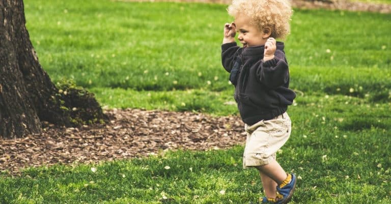 Comment cet adorable bambin espiègle a réussi à semer la pagaille dans toute la maison ?