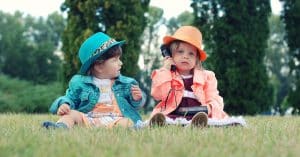 Découvrez pourquoi ce bébé rieur fait craquer tout le monde !