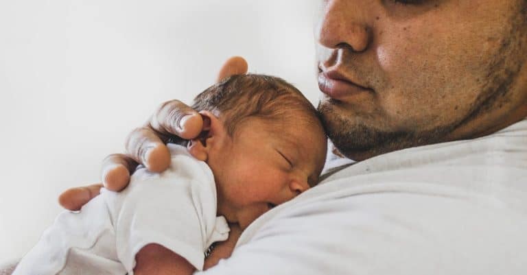 Quels sont les rôles et responsabilités d&rsquo;un papa dans la famille moderne ?