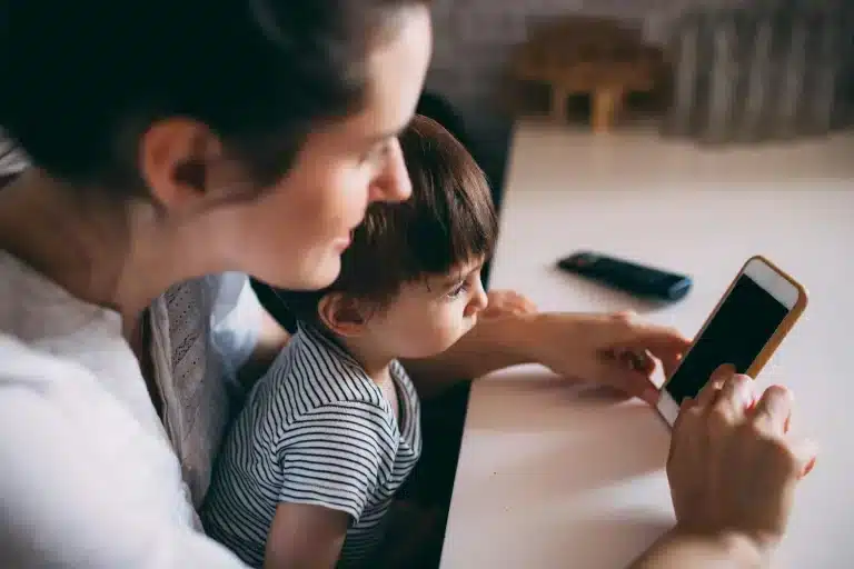 Ces experts nous dévoilent l&rsquo;âge minimum pour avoir un smartphone et c&rsquo;est surprenant