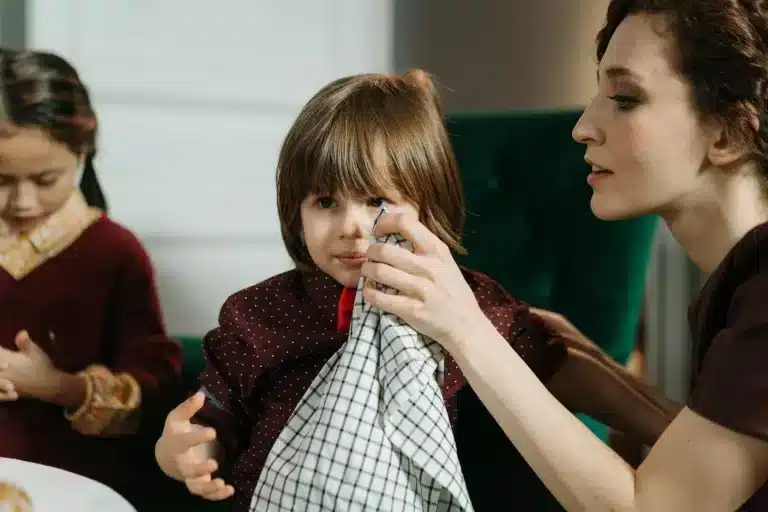 Les tarifs de garde d&rsquo;enfants explosent : comment cette hausse record affecte votre budget